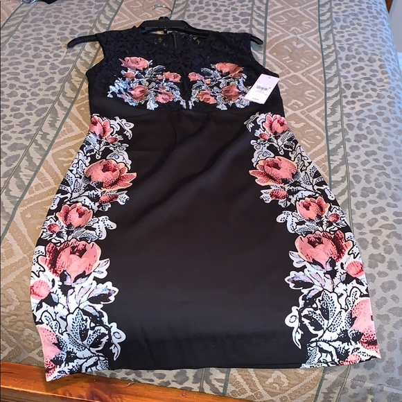 Beautiful lace/floral dress - Picture 2 of 4